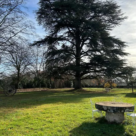 بيت ضيافة Chateau De Mazelieres